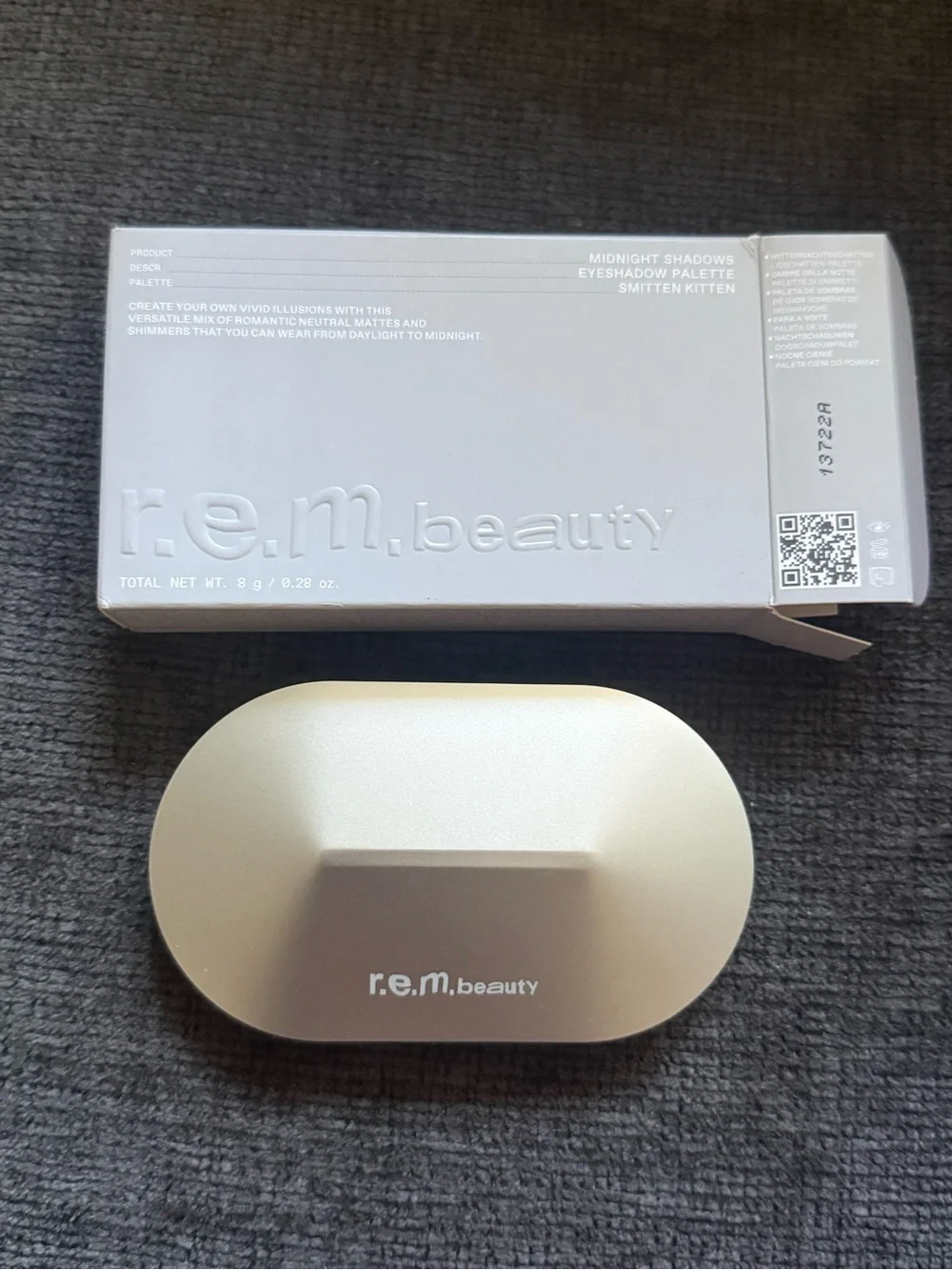 R.e.m. beauty Midnight Shadows Eyeshadow Palette – Smitten Kitten